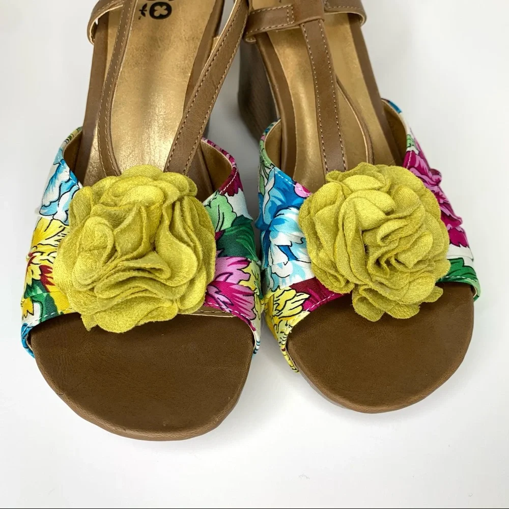 Floral Print Wedge Heel Sandal Canvas Platform Flower Detail Chic Size 7 NEW